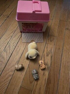 Little Live Pets Mama Surprise Minis Lil’ Bunny w/ 3 Babies Rabbits